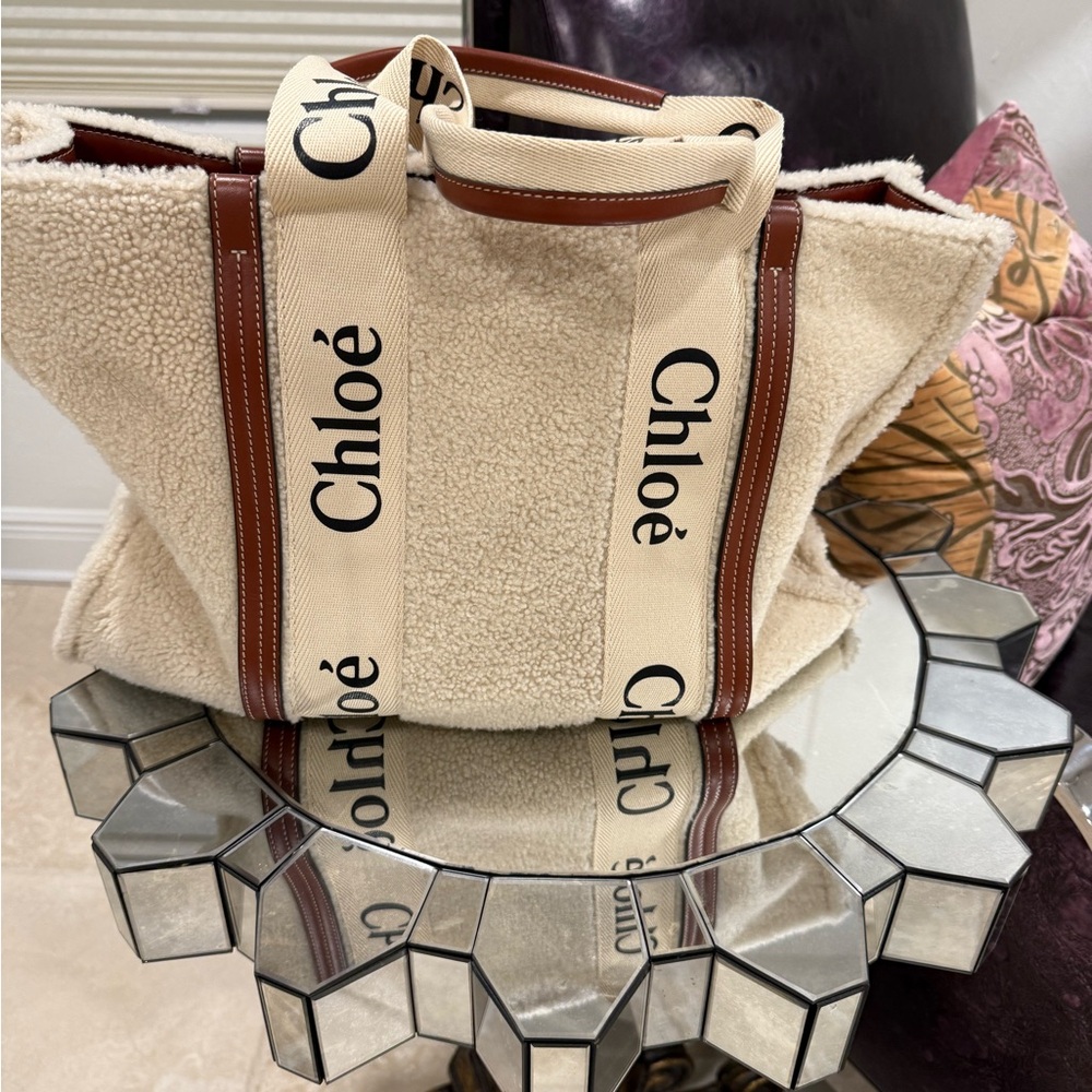 Chloe Large Woody Shearling Tote Bag - Picture 2 of 16